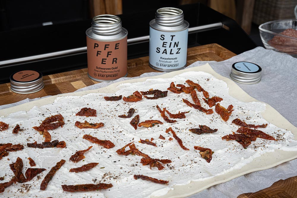 Tomaten schneiden und verteilen