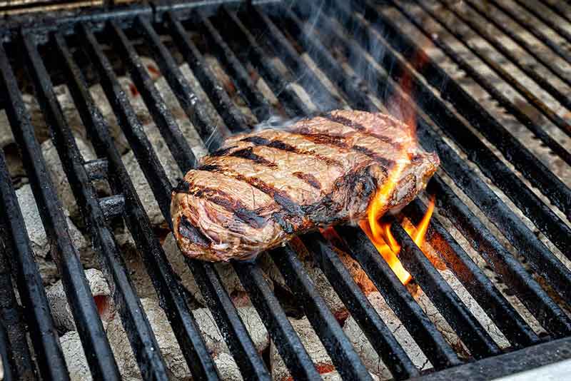 Angrillen und anschließend bei 150° nachgaren lassen.