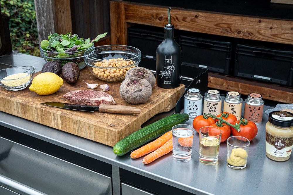 Rainbow Bowl mit Pink Hummus und Steak Pralinen