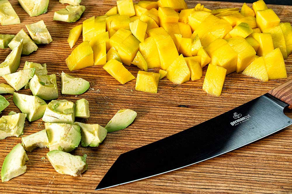 Avocado und Mango schneiden