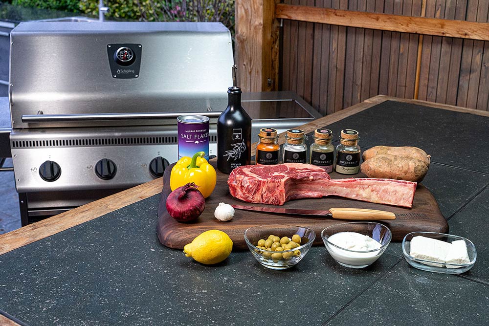 Gegrillter Süßkartoffelsalat an Tomahawk Steak