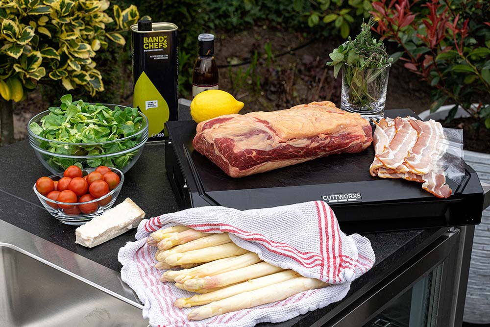 Charolais Roastbeef mit Spargel im Baconmantel