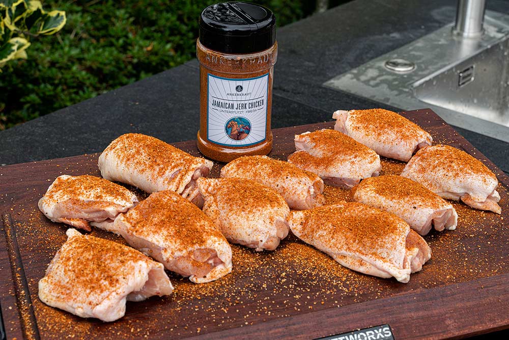 Pollo Fino beidseitig mit Hähnchengewürz bestreuen