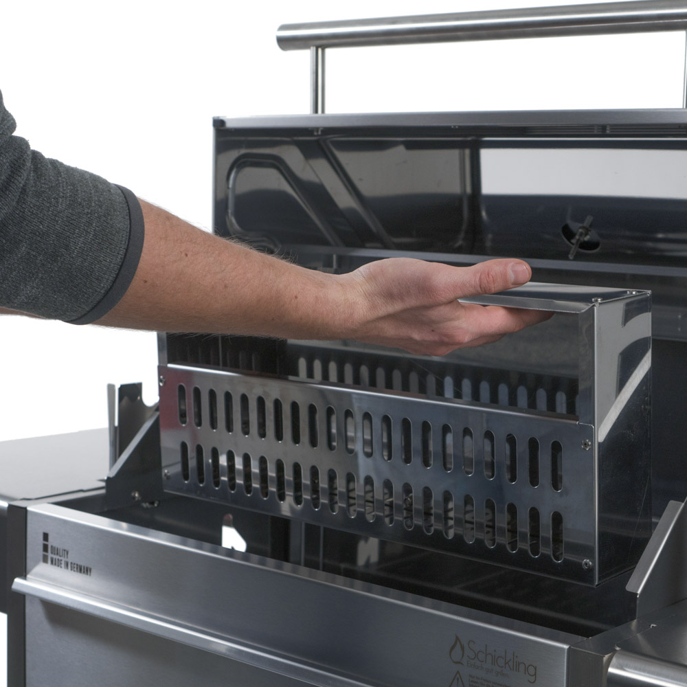 Der Backburner wird einfach in den Grill eingesetzt