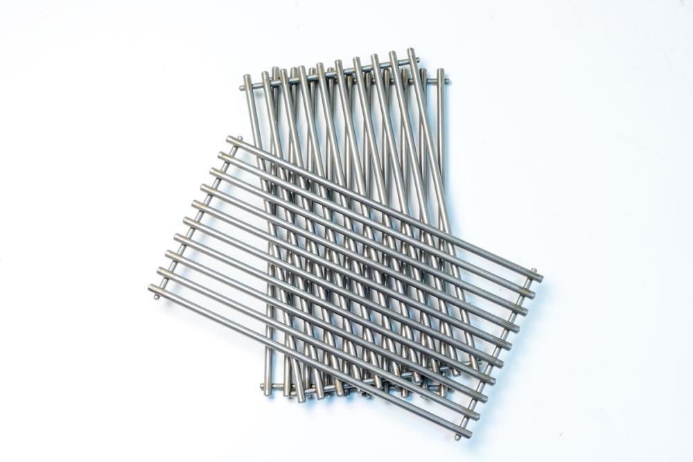 Ein Rostelement hat die Abmaße von 33,5 x 18,5 cm