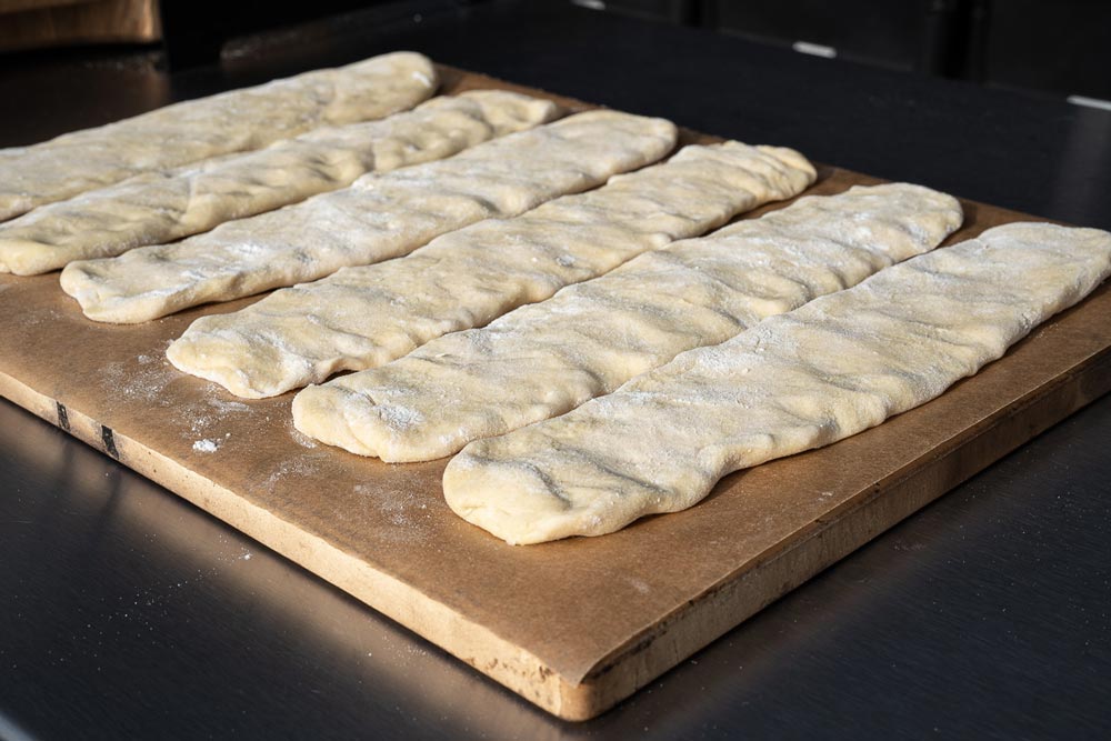 Auf Pizzastein verteilen