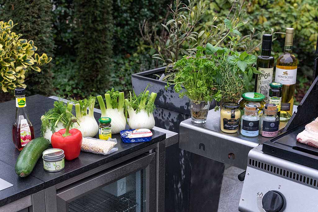 Duroc Schweinebauch mit Fenchel, Salsa Verde und Sonnenweizen-Pfanne