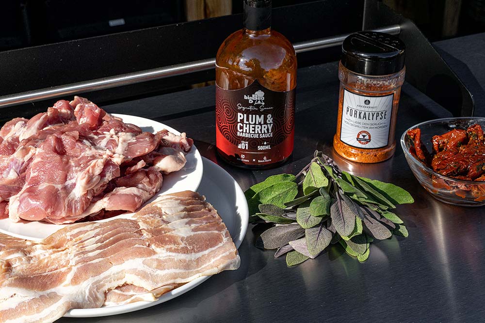 Wir stellen nun die oben genannten Zutaten für das Kachelfleisch bereit.