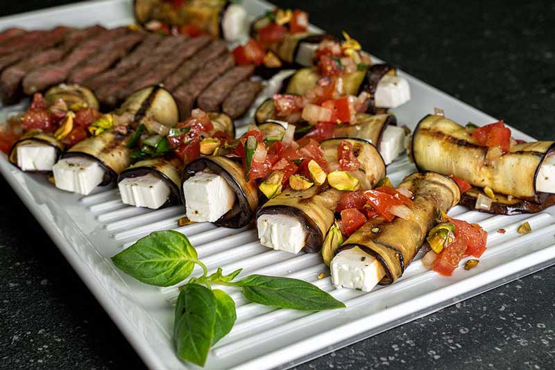 Auberginenröllchen mit Ziegenkäse und Tomaten