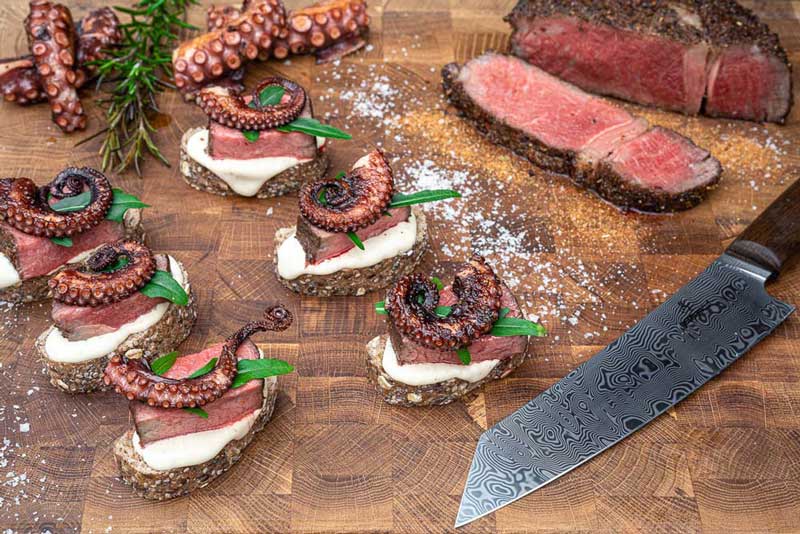 SURF AND TURF - PULPO SLIDER STEAK AUF BROT