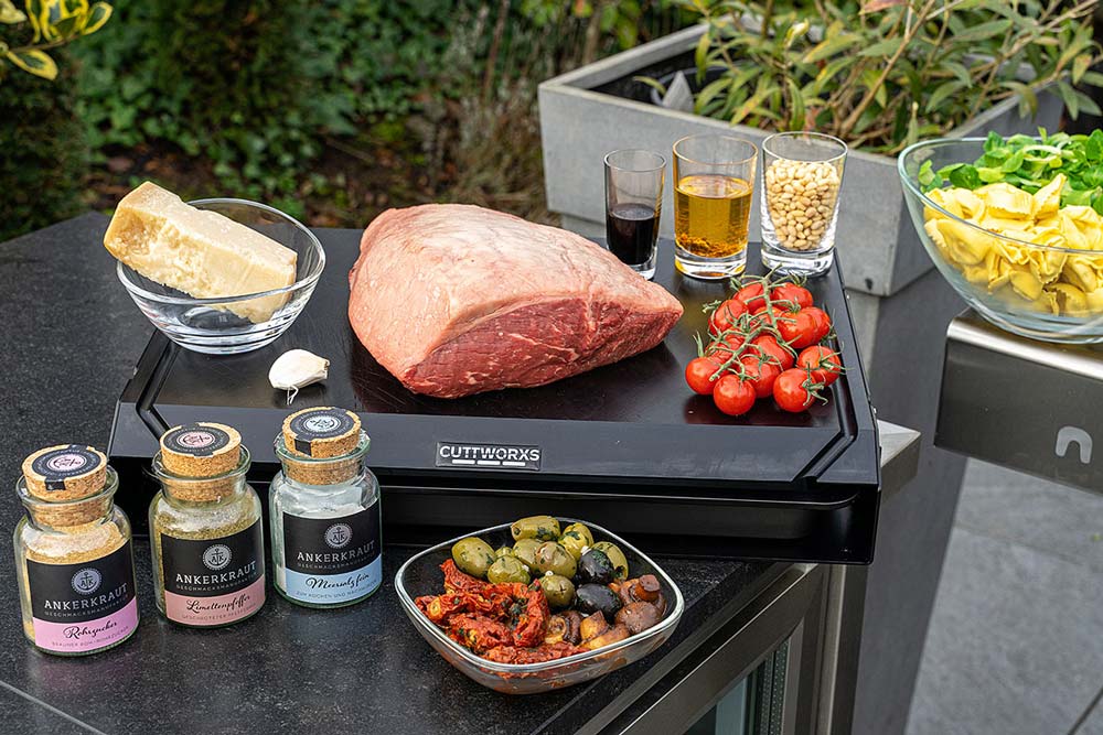 Picanha an Tortellinisalat mit Antipasti