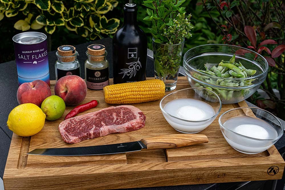 Grillsalat mit Pfirsich und Edamame an Australian Wagyu Roastbeef