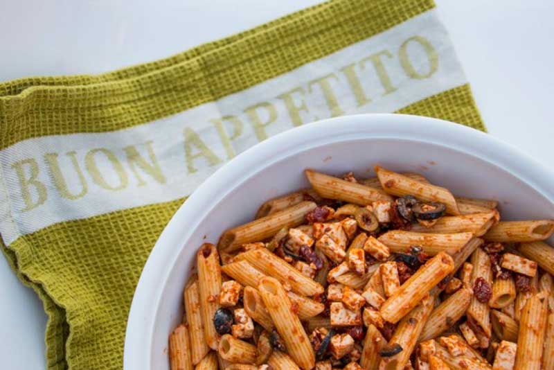 Mediterraner Nudelsalat