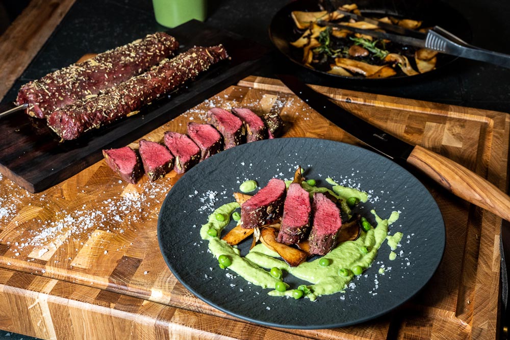 Bacon Wrapped Kachelfleisch mit Tomaten-Kräuter-Risotto