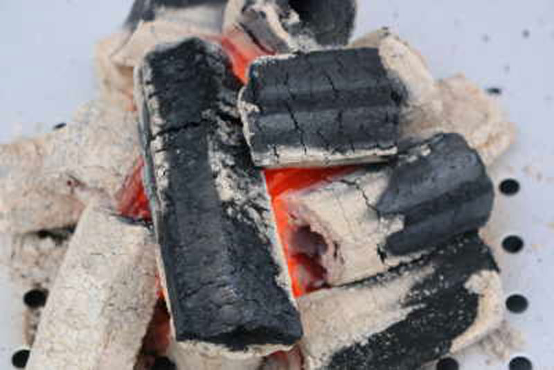 Bis zu 5 Stunden Brenndauer, Spitzentemperatur von ca. 400° Celsius