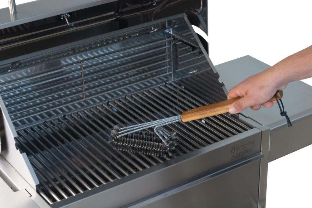 Die Grillbürste von Schickling im Einsatz