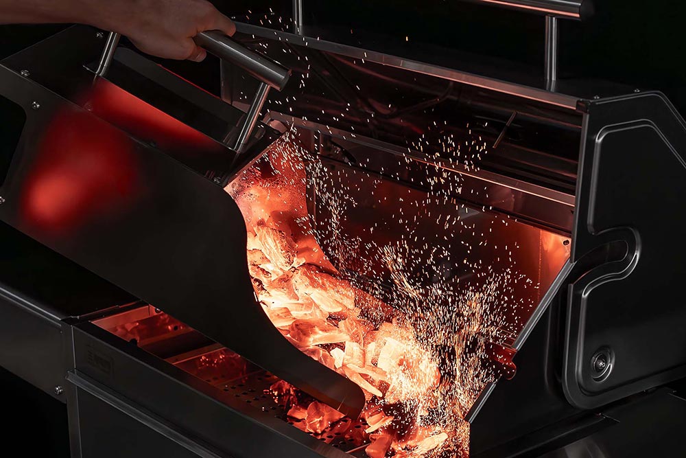 Wir verwenden Greek Fire Briketts und entzünden sie im Edelstahl Anzündkamin.