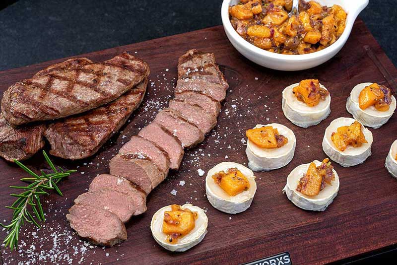 LAMMLACHSE MIT ZIEGENKÄSETALER