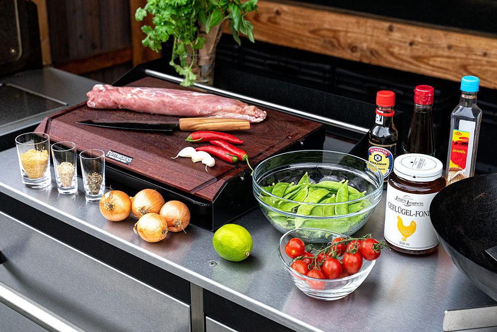 Rehrücken an Erbsenpüree und Kräuter-Seitlingen