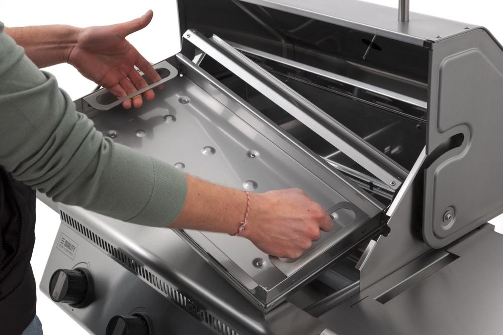 Der Heckling wird bequem in den Grill eingesetzt