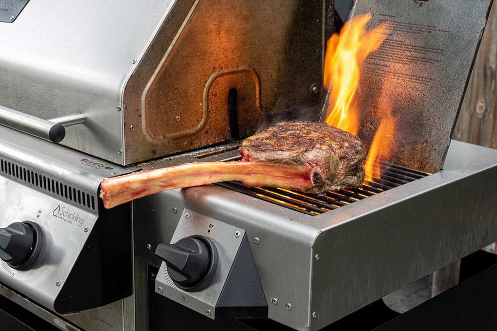 Tomahawk Steak scharf angrillen