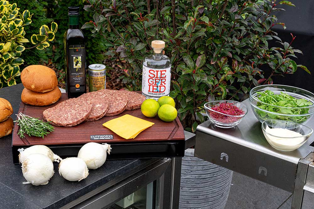 Gin Tonic Burger mit Gin Zwiebeln und Tonic Mayonnaise