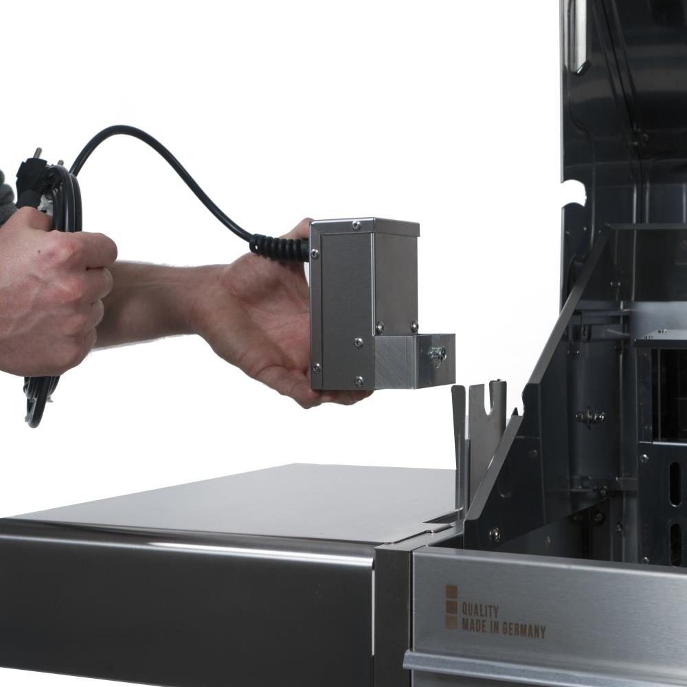 Der Motor wird einfach aufgesteckt