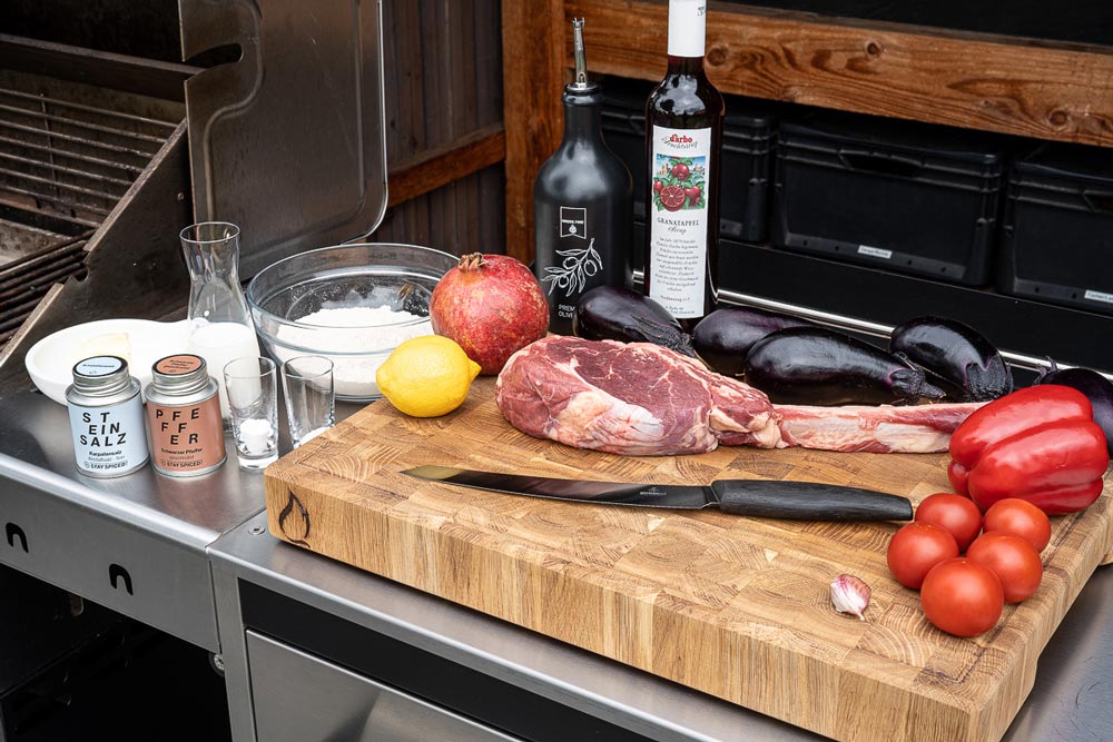 Baba Ghanoush und Pfannenbrot an Irish Tomahawk Steak