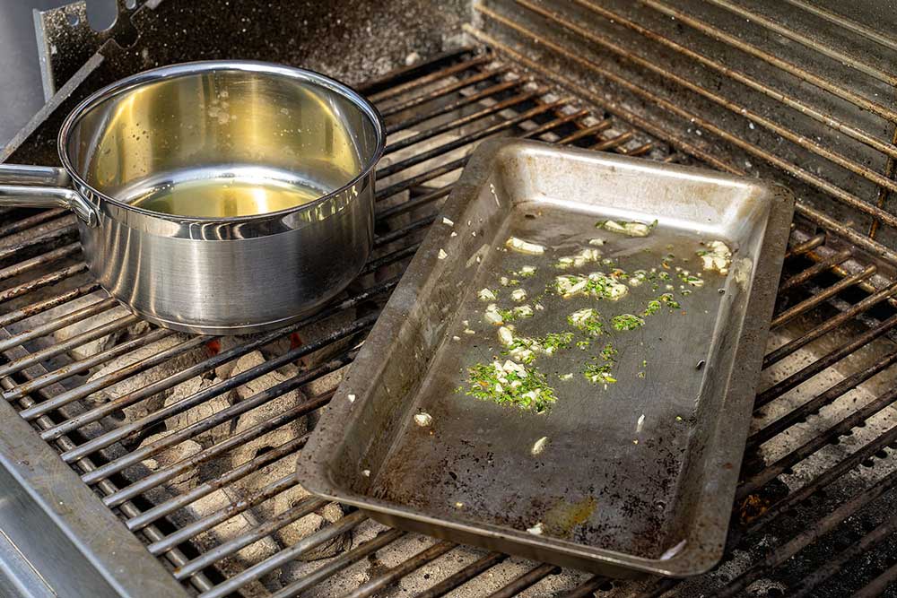 Knoblauch rösten in der Grillschale L