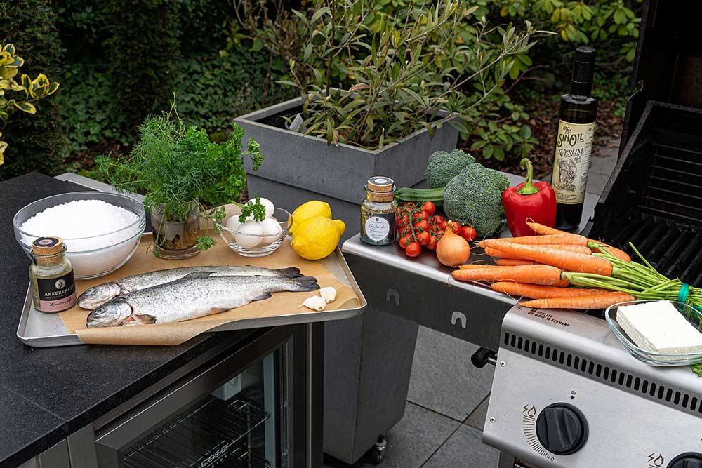 Forelle in der Salzkruste mit Gemüsepfanne