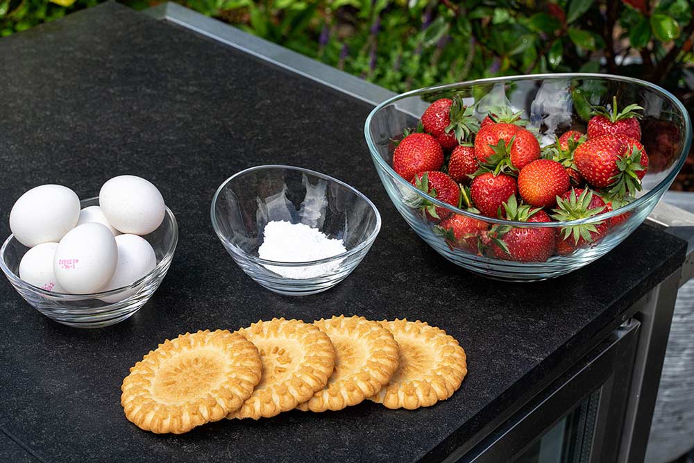 Gegrilltes Eis mit Erdbeeren