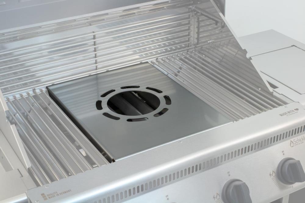 Die Wokauflage kann ganz einfach in den modularen Rost eingesetzt werden