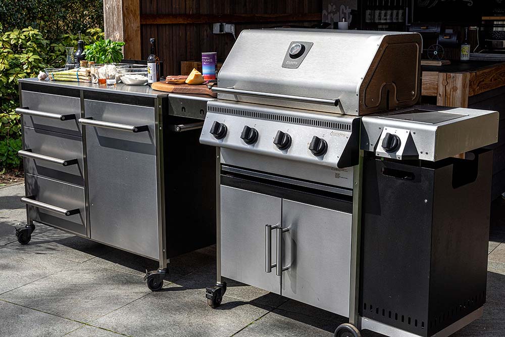 Bierbrot mit Spargelpesto an australischem Roastbeef