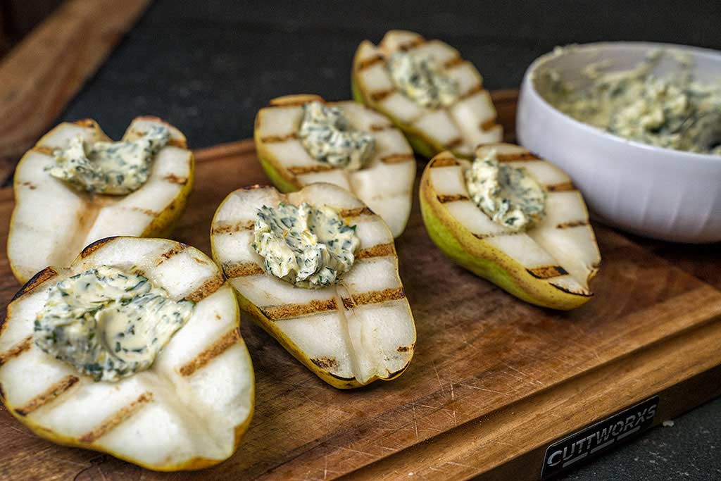 Williams Birnen mit Estragonbutter gefüllt