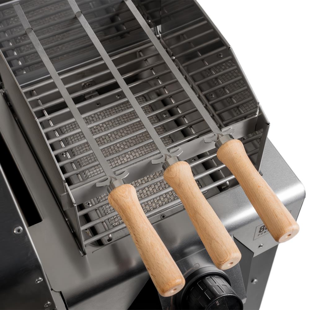 Drei Grillspieße sind im Lieferumfang enthalten