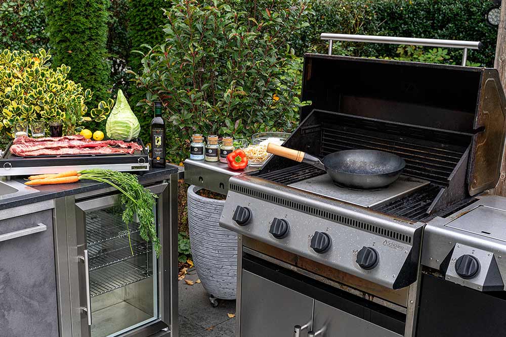 Skirt Steak an gefüllten Spitzkohlblättern