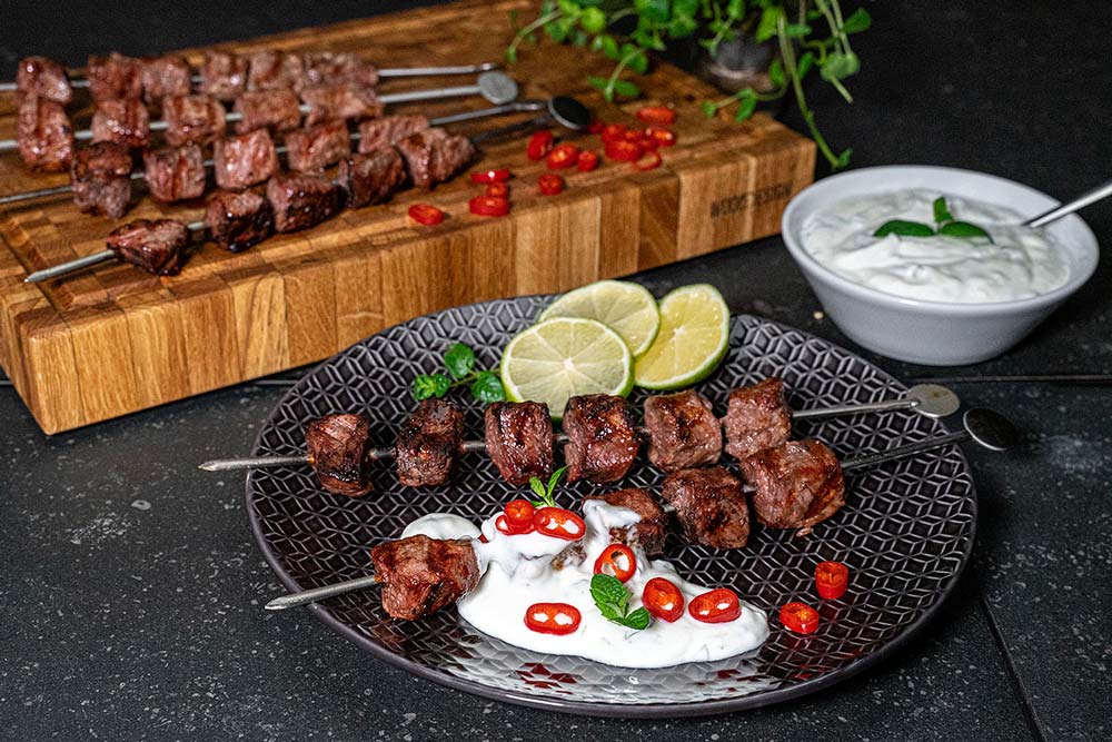Lammrückenspieße mit Joghurt-Minzsauce
