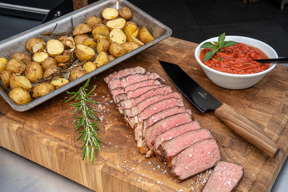 Mojo Rojo mit Rosmarinkartoffeln an US Ribeye