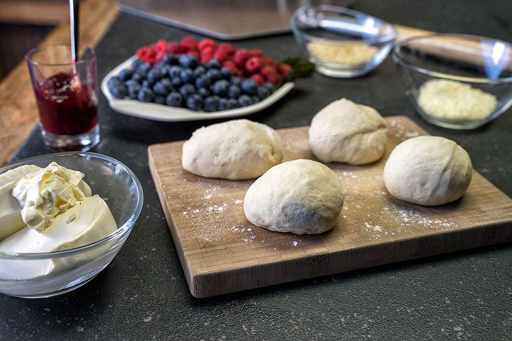 Pizzateig zubereiten