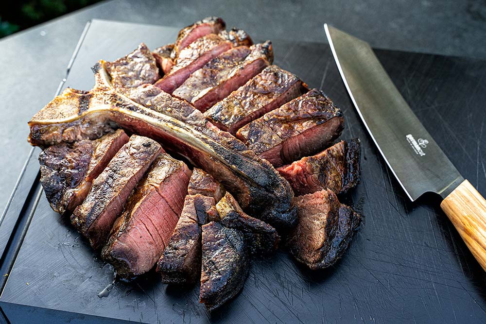 Fleisch schneiden und servieren