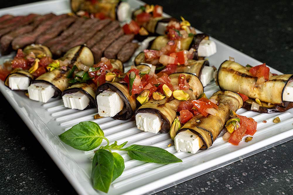 Das Endergebnis: Auberginenröllchen mit Ziegenkäse und Tomaten-Topping