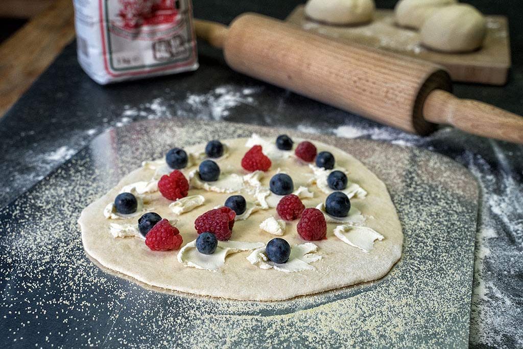 Mascarpone bestreichen