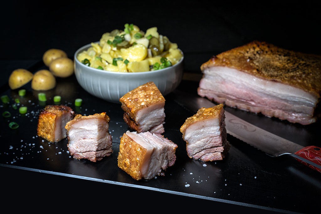 Grillrezept: Duroc Schweinebauch-Pralinen & Berliner Kartoffelsalat