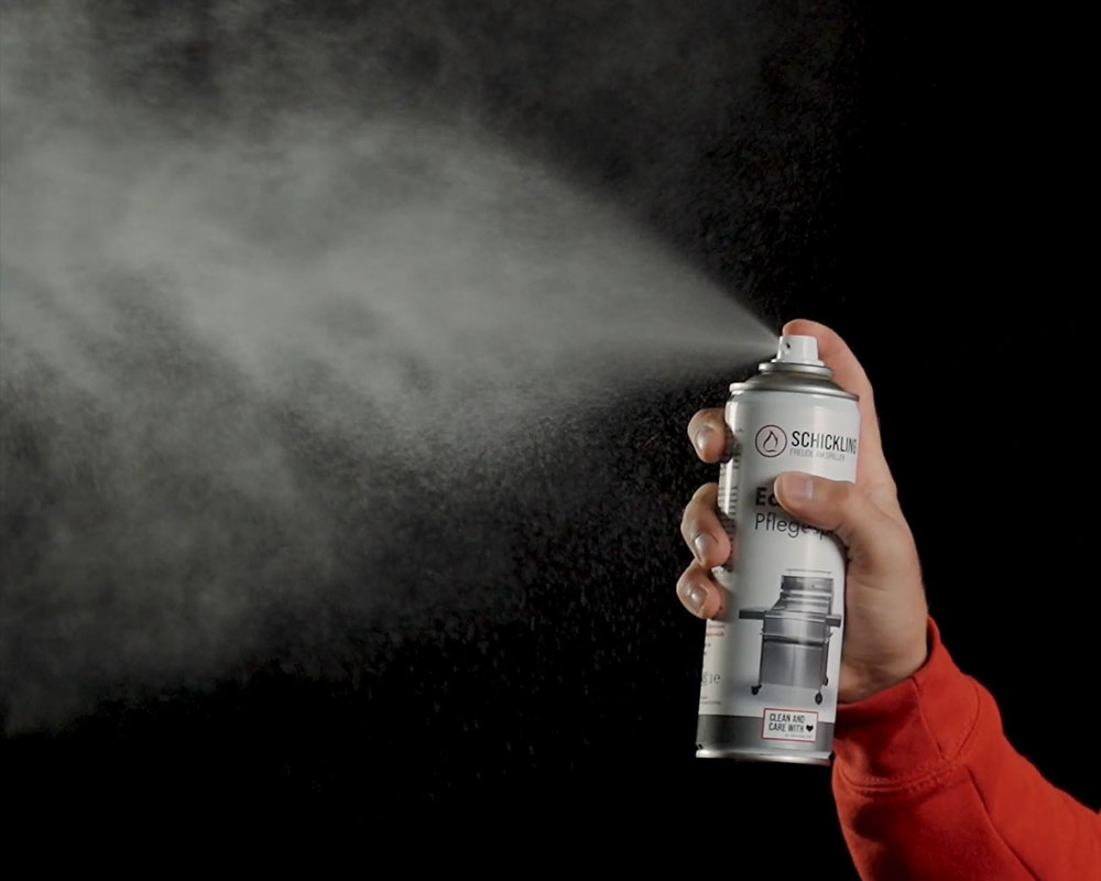 Dünn auf die Obrfläche aufsprühen