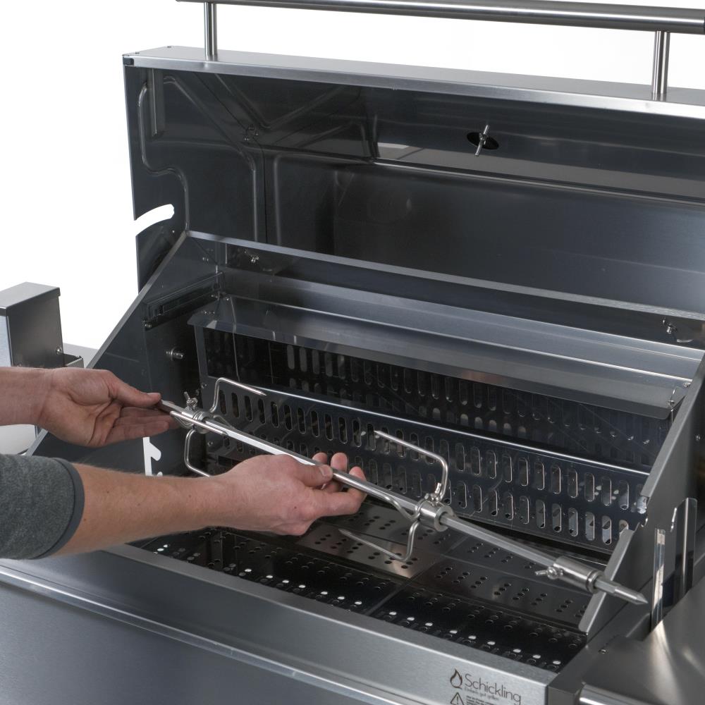 Der Drehspieß wird einfach in den Grill eingehängt