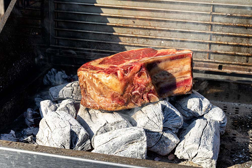 Steak im Caveman Style grillen